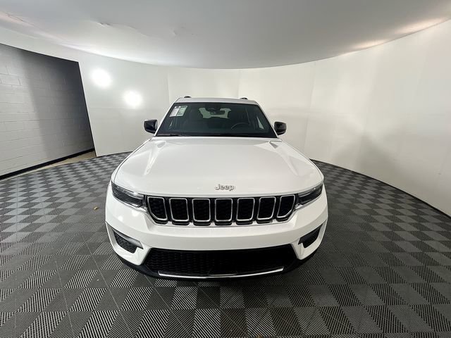 New 2025 Jeep Grand Cherokee Laredo image 3