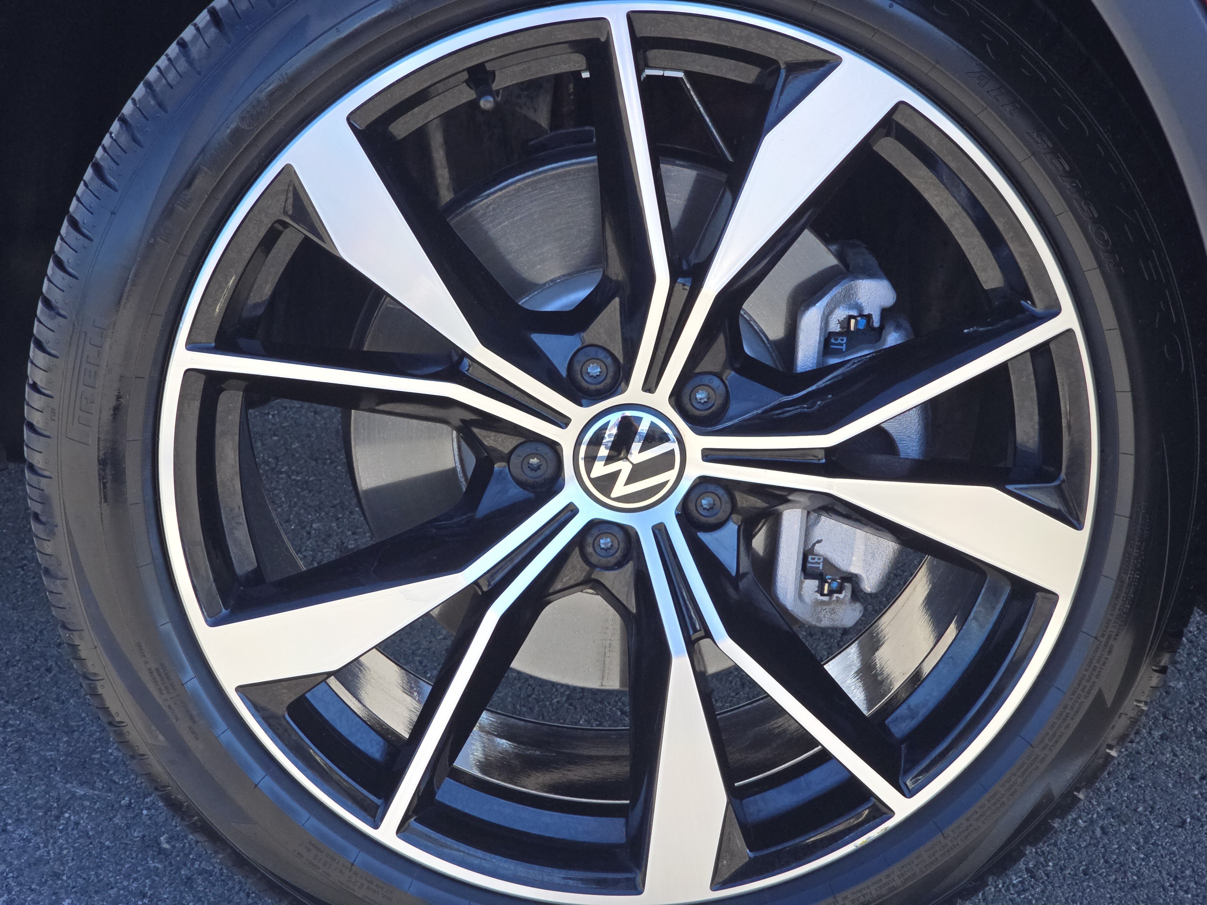 Certified 2024 Volkswagen Tiguan SEL R-Line AWD/4WD image 17