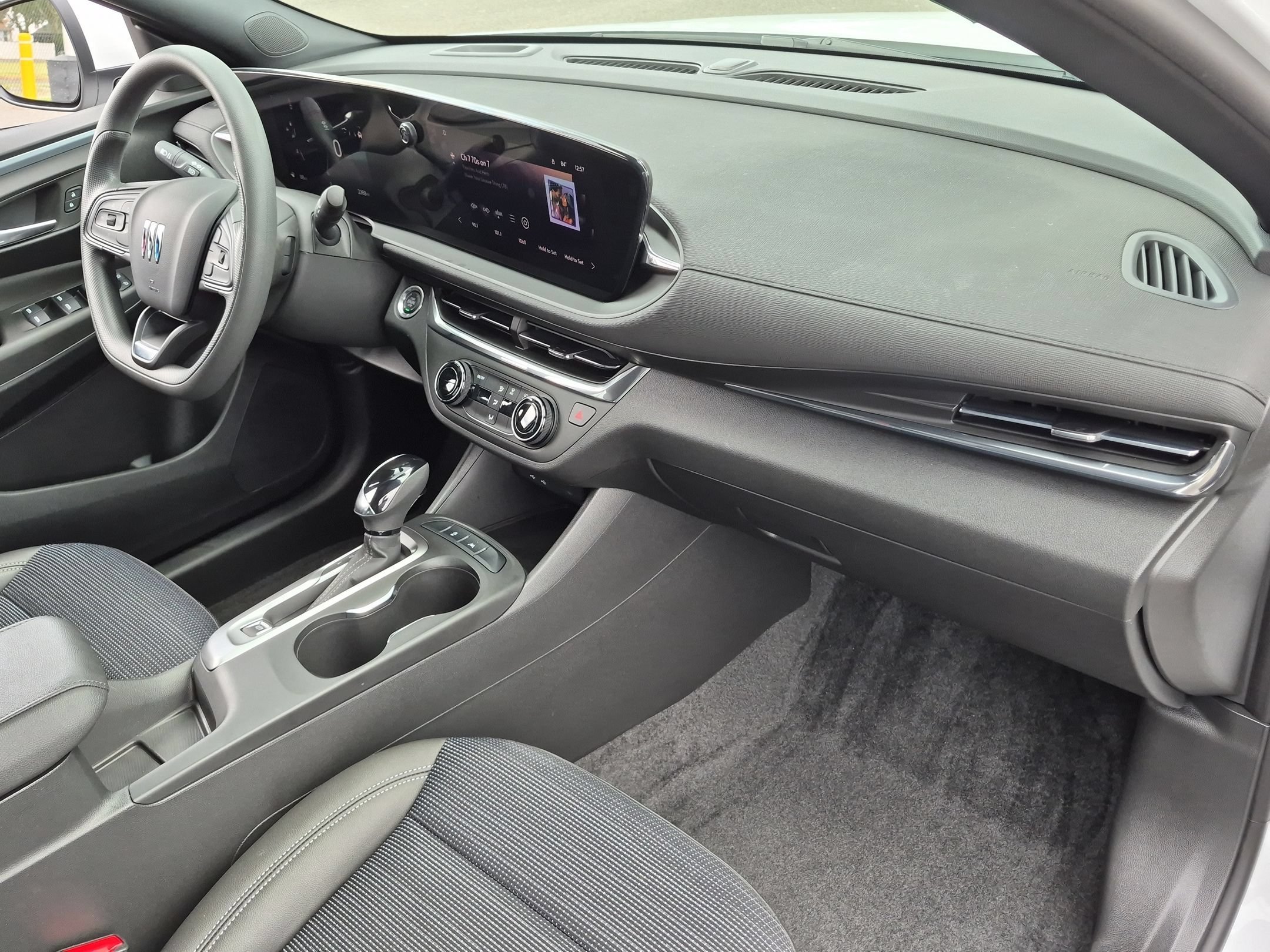 Certified 2025 Buick Envista Preferred w/ Advanced Safety Package FWD image 27
