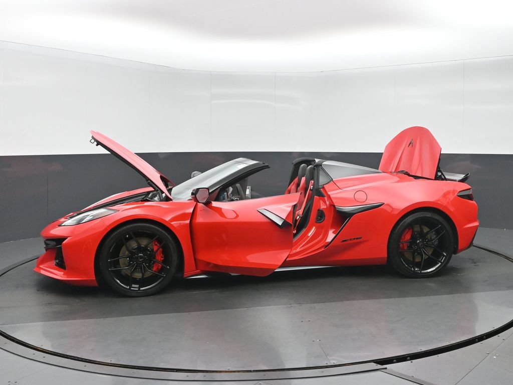 Used 2025 Chevrolet Corvette Z06 RWD image 37