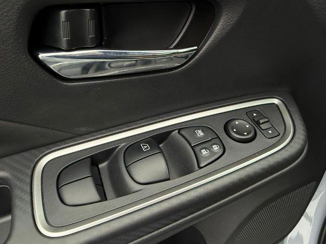 New 2025 Nissan Versa SR w/ Trunk Package FWD image 20