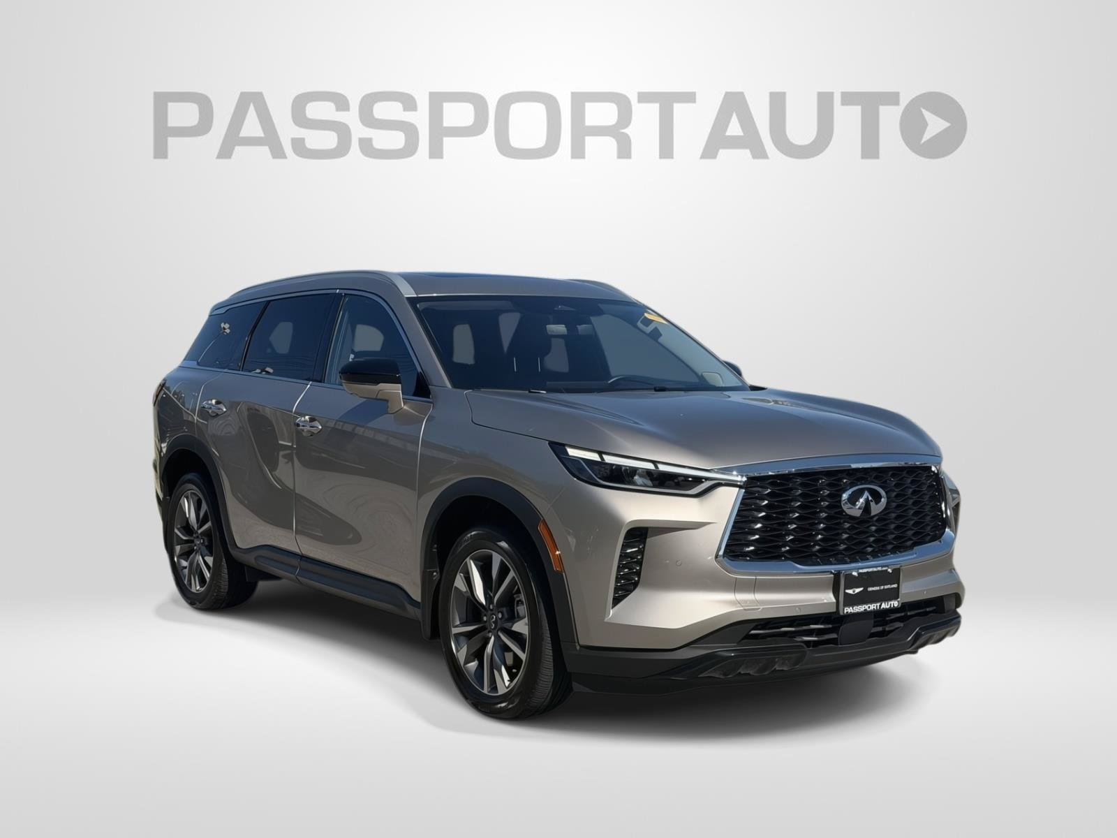 Used 2025 INFINITI QX60 Luxe w/ Vision Package AWD/4WD image 3