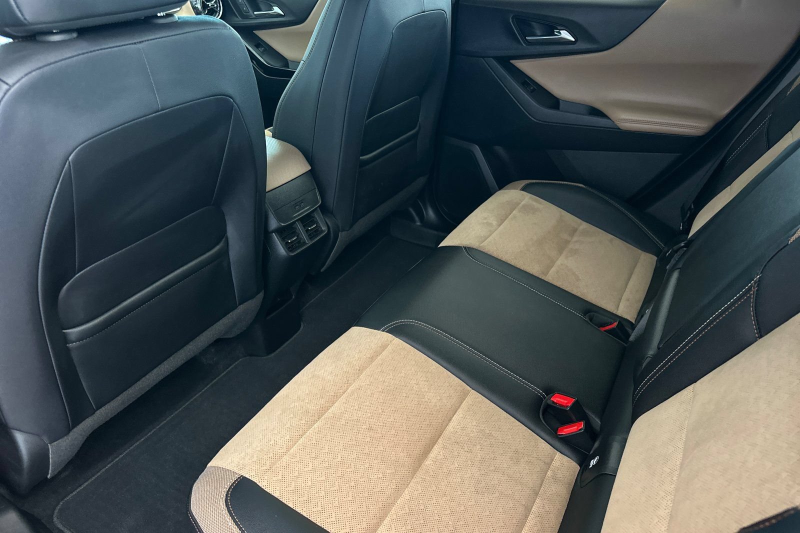Used 2025 Chevrolet Equinox ACTIV FWD image 14