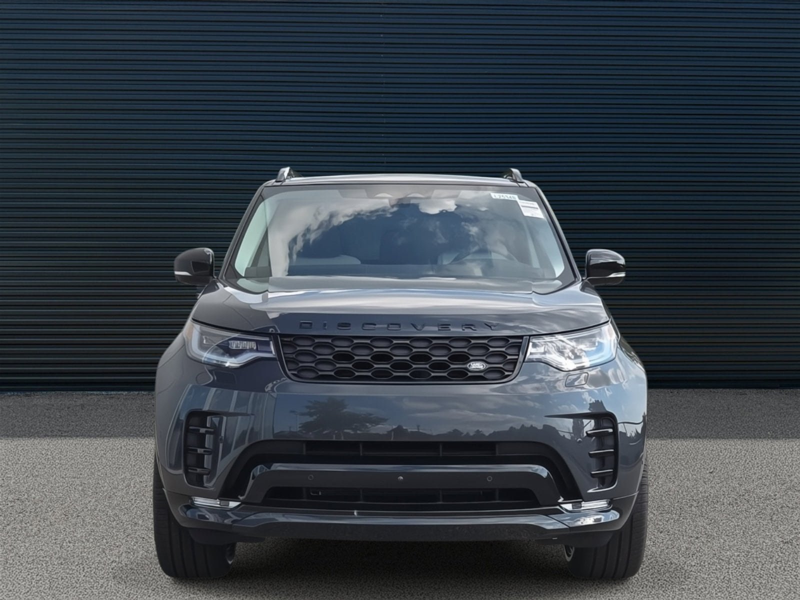 Certified 2025 Land Rover Discovery Dynamic SE AWD/4WD image 2