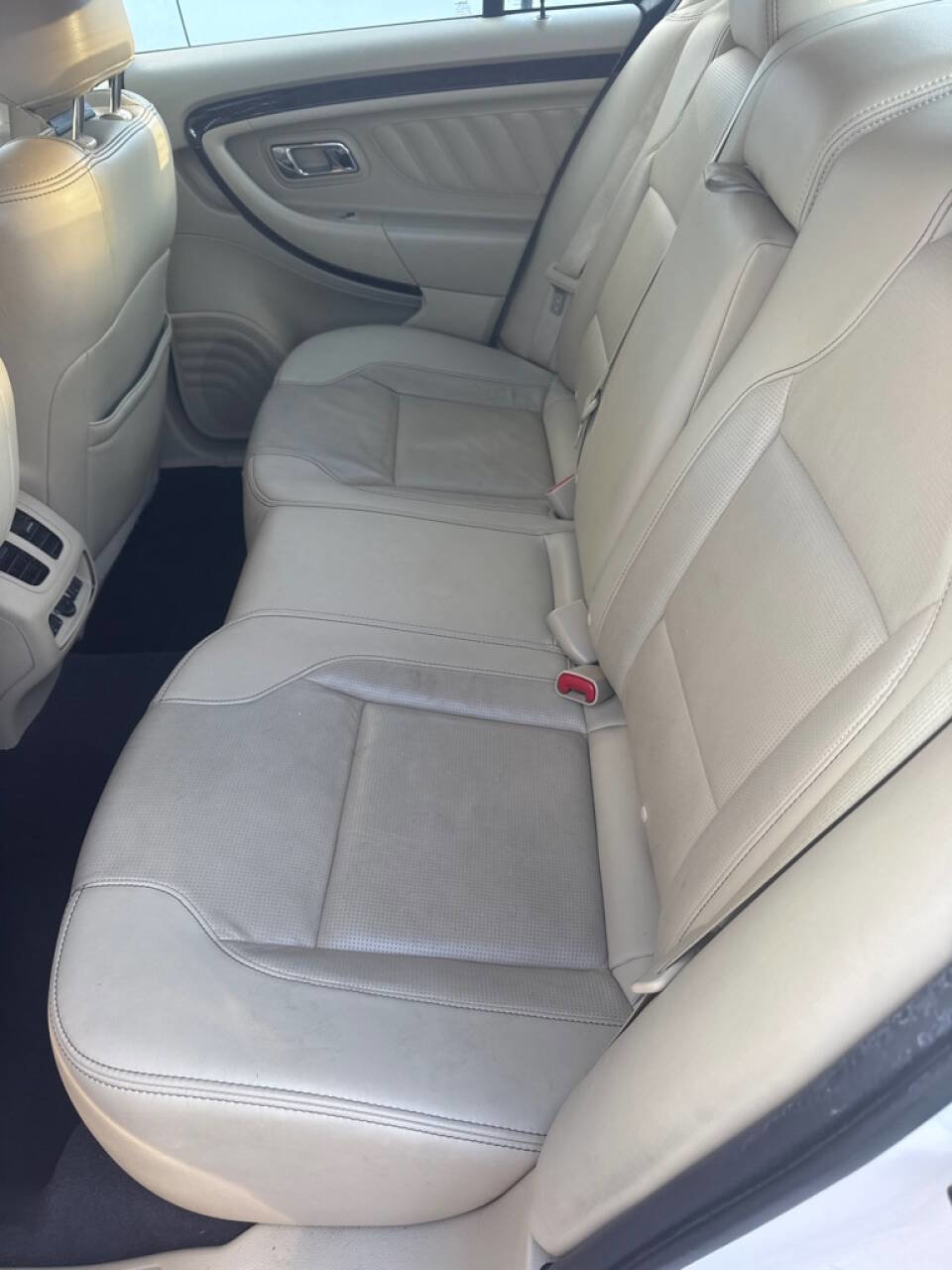 Used 2019 Ford Taurus Limited FWD image 4