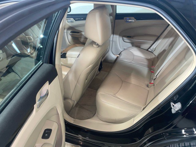 Used 2013 Chrysler 300 w/ Driver Convenience Group image 12
