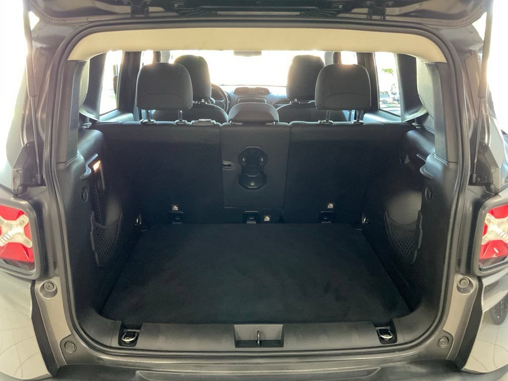 Used 2018 Jeep Renegade Altitude AWD/4WD image 23