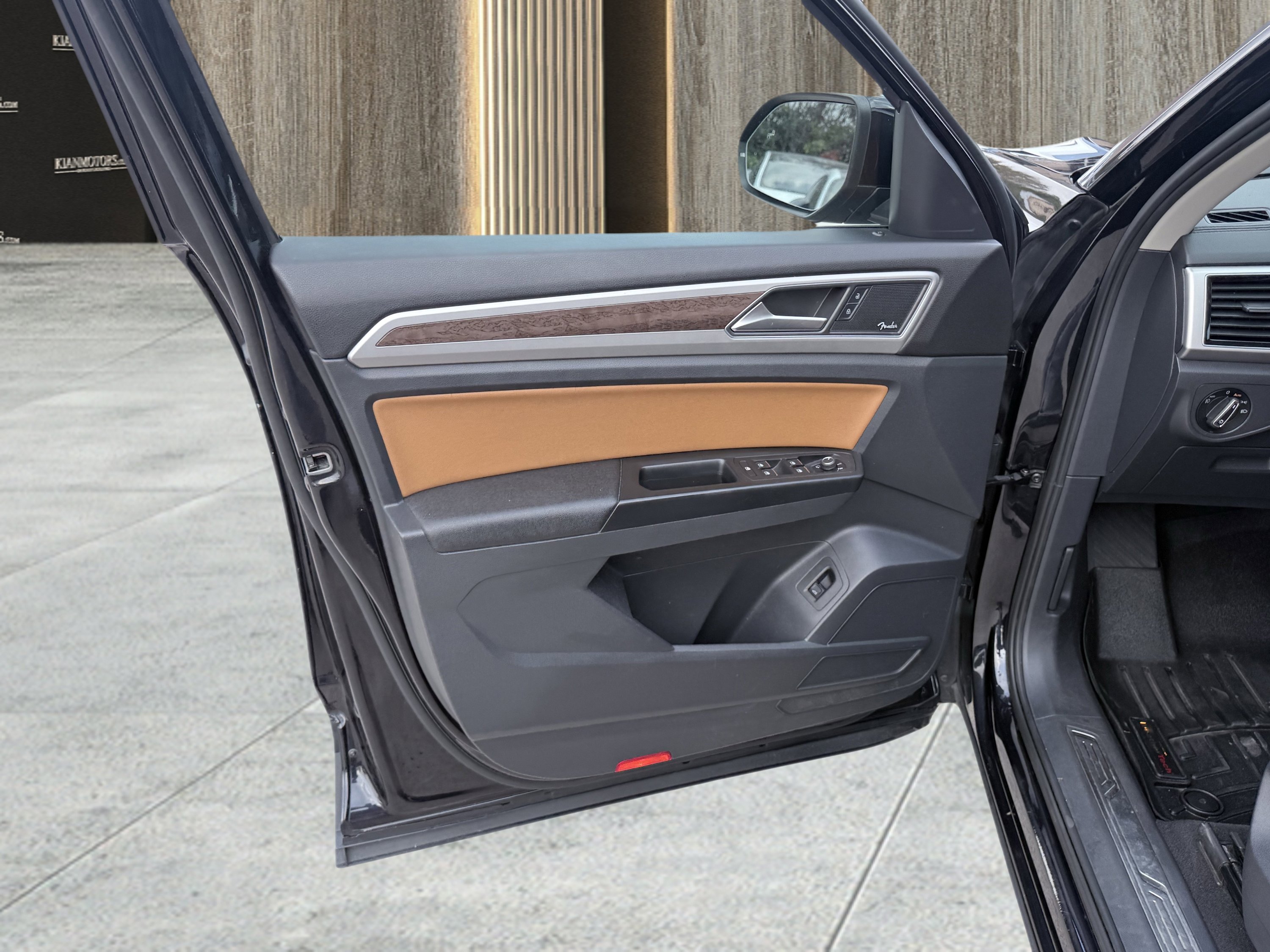 Used 2018 Volkswagen Atlas SEL Premium image 22