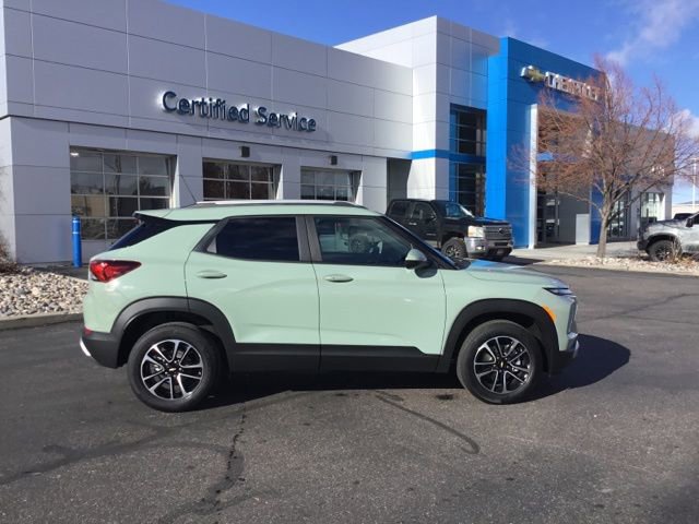 New 2025 Chevrolet TrailBlazer LT w/ LT Cold Weather Package AWD/4WD image 2