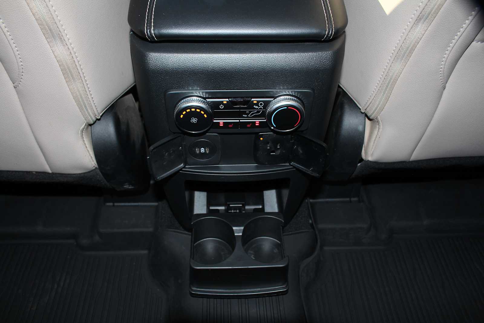 Used 2023 Ford Explorer Limited w/ Limited Technology Package AWD/4WD image 33