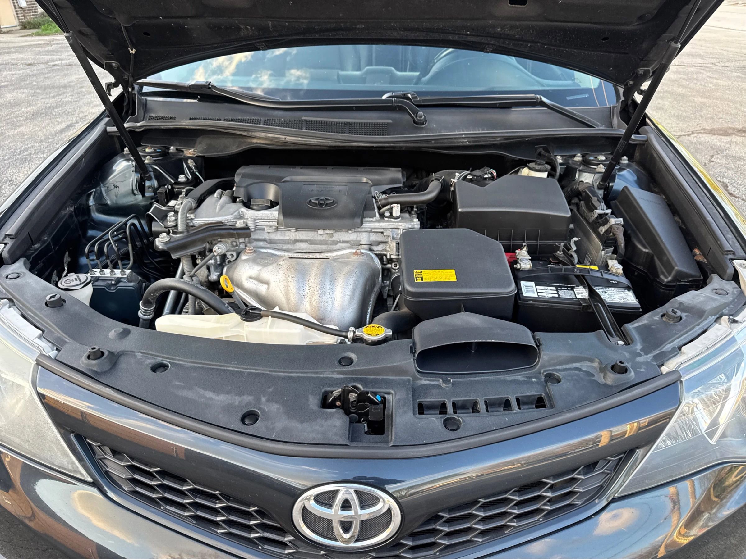 Used 2012 Toyota Camry SE w/ Convenience Pkg FWD image 11