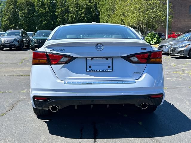 Certified 2023 Nissan Altima 2.5 SR w/ SR Premium Package AWD/4WD image 3