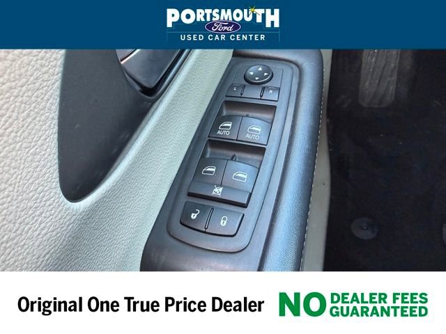 Used 2023 Chrysler Pacifica Touring-L image 22