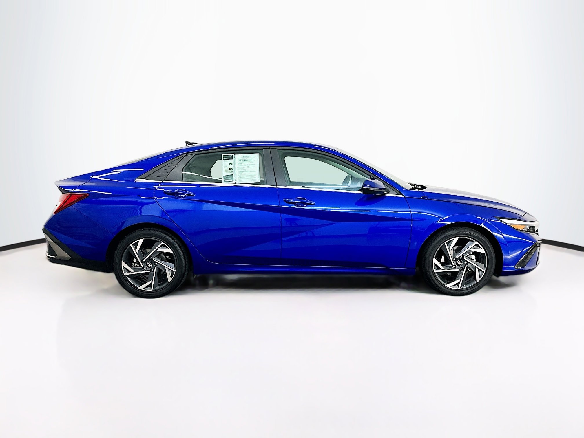 Used 2025 Hyundai Elantra Limited image 10