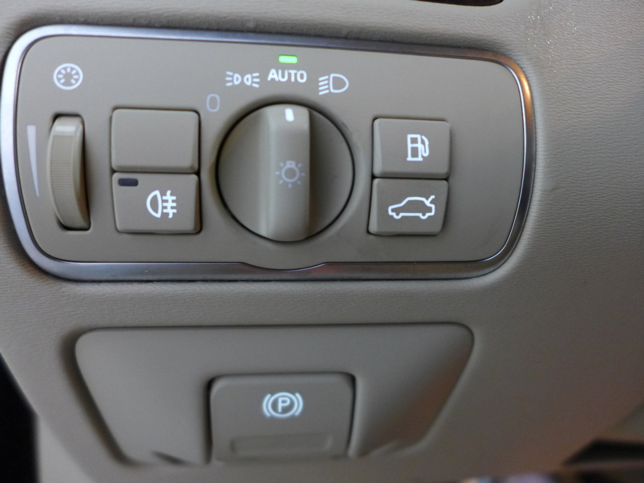 Used 2016 Volvo XC70 T5 Platinum w/ Protection Package image 18