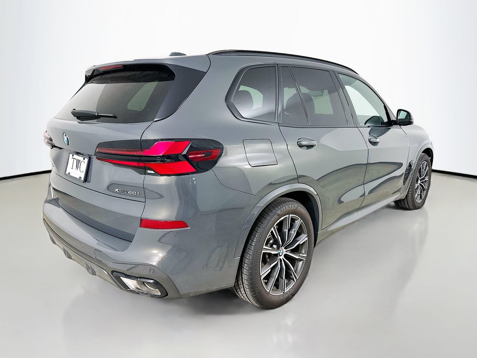 New 2026 BMW X5 xDrive40i w/ M Sport Package AWD/4WD image 5