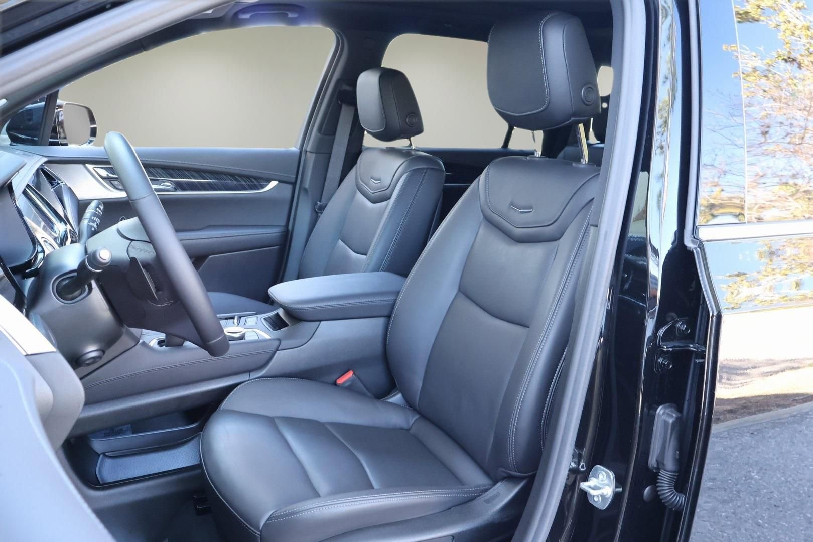 Certified 2025 Cadillac XT6 Premium Luxury image 10