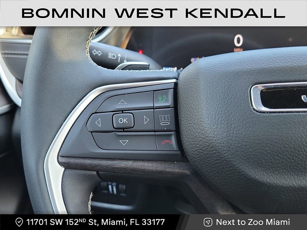 Used 2025 Jeep Grand Cherokee Limited w/ Black Appearance Package image 14