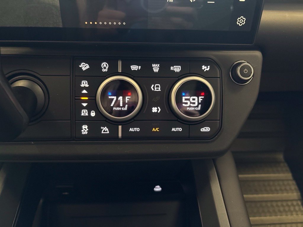New 2026 Land Rover Defender 90 X-Dynamic SE AWD/4WD image 65
