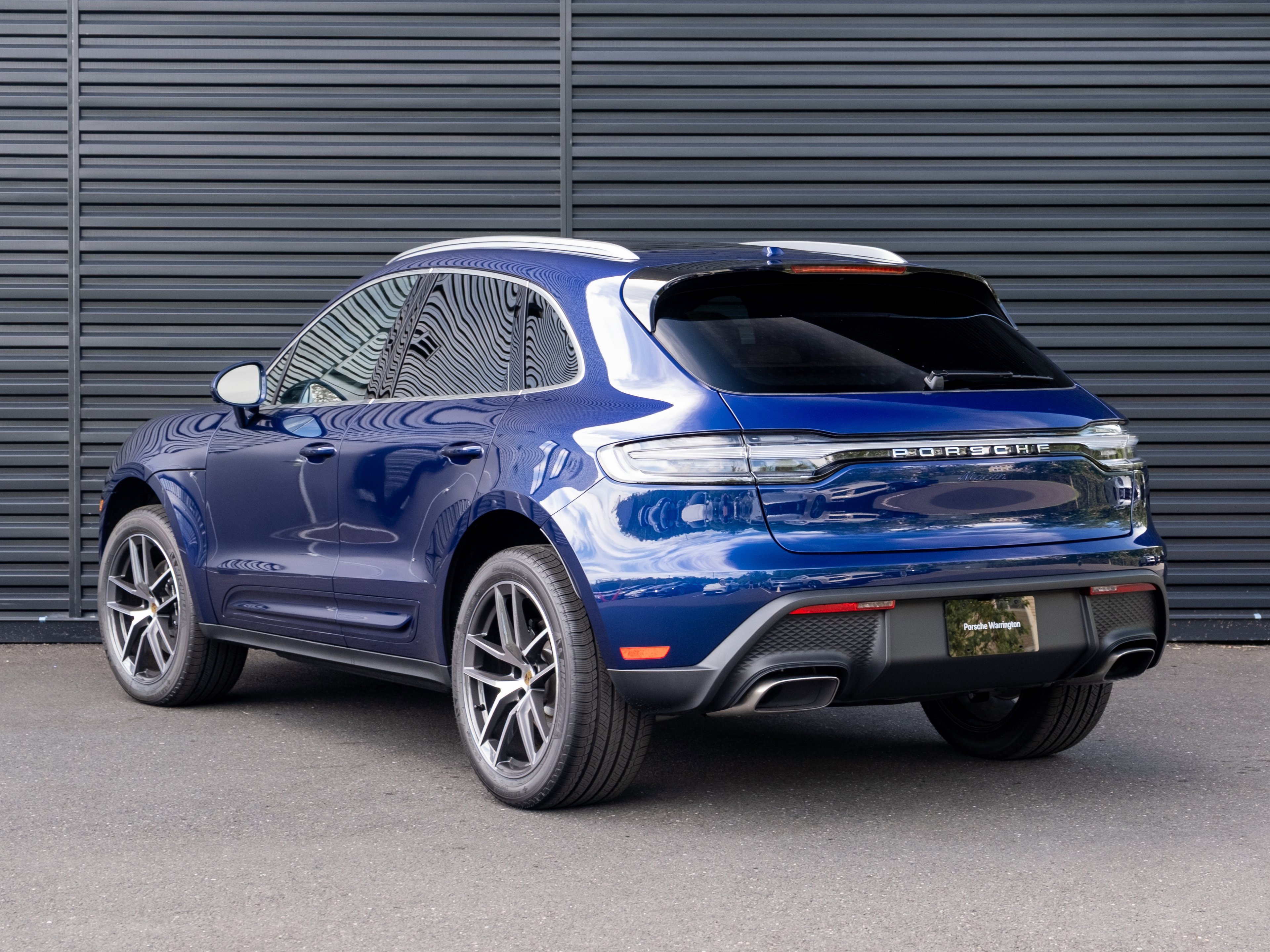 Certified 2025 Porsche Macan image 3