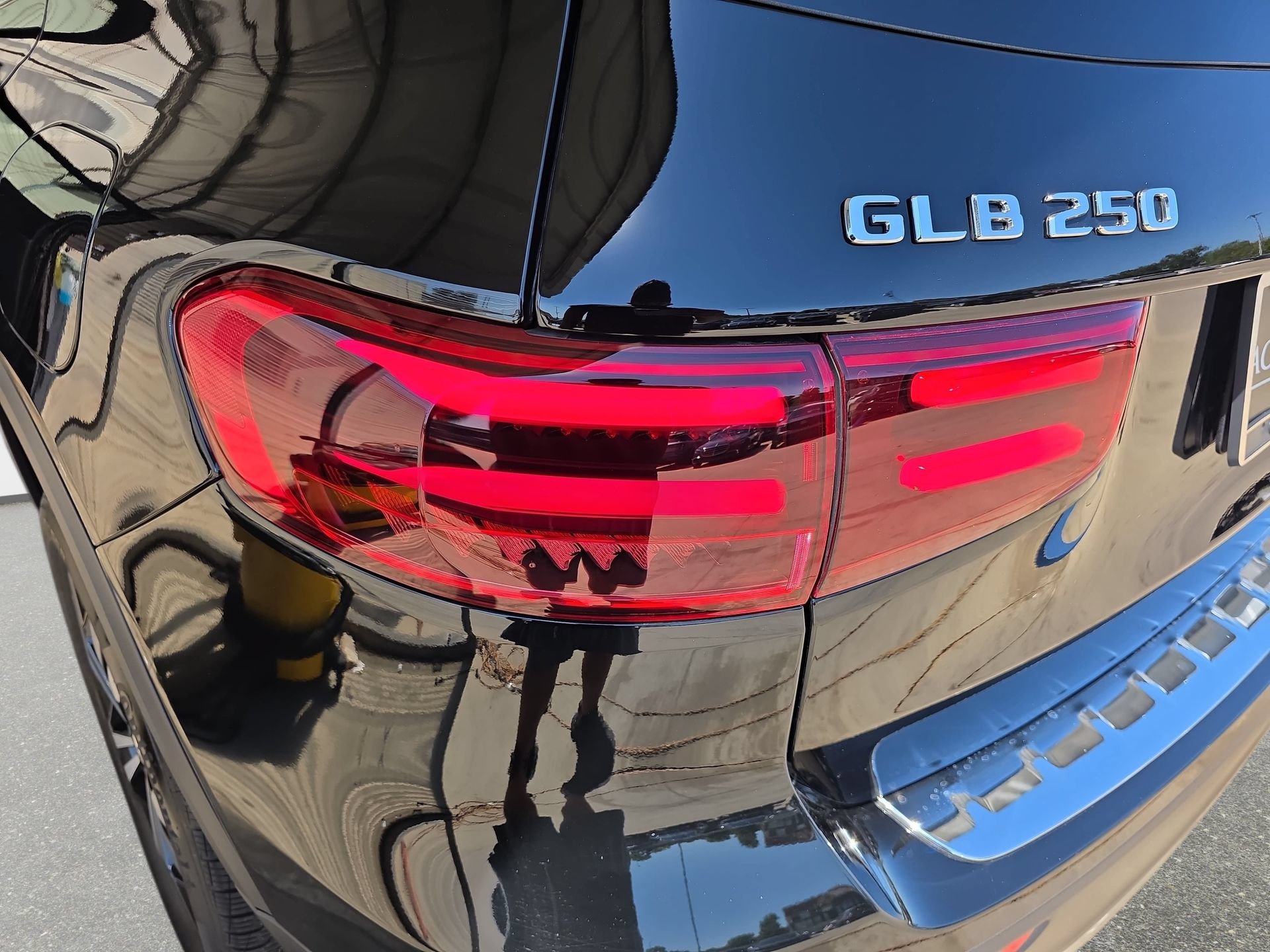 Certified 2025 Mercedes-Benz GLB 250 image 32