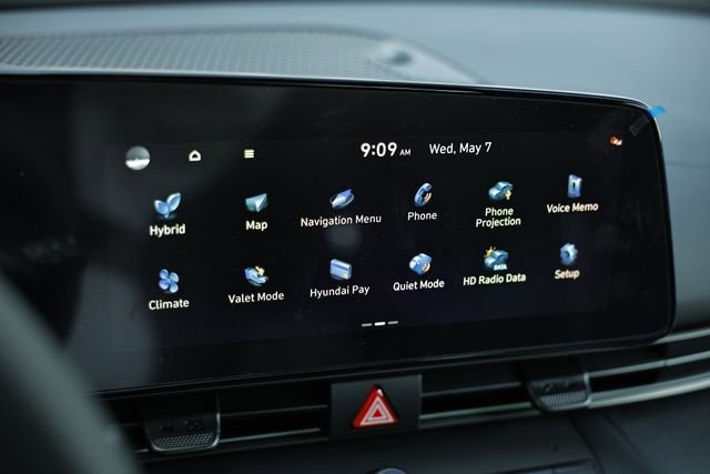 New 2025 Hyundai Elantra SEL image 12