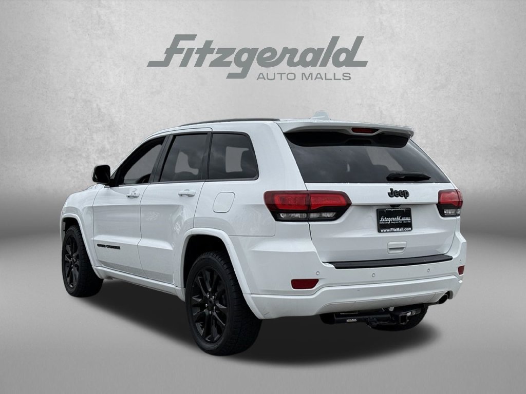 Used 2018 Jeep Grand Cherokee Altitude RWD image 3