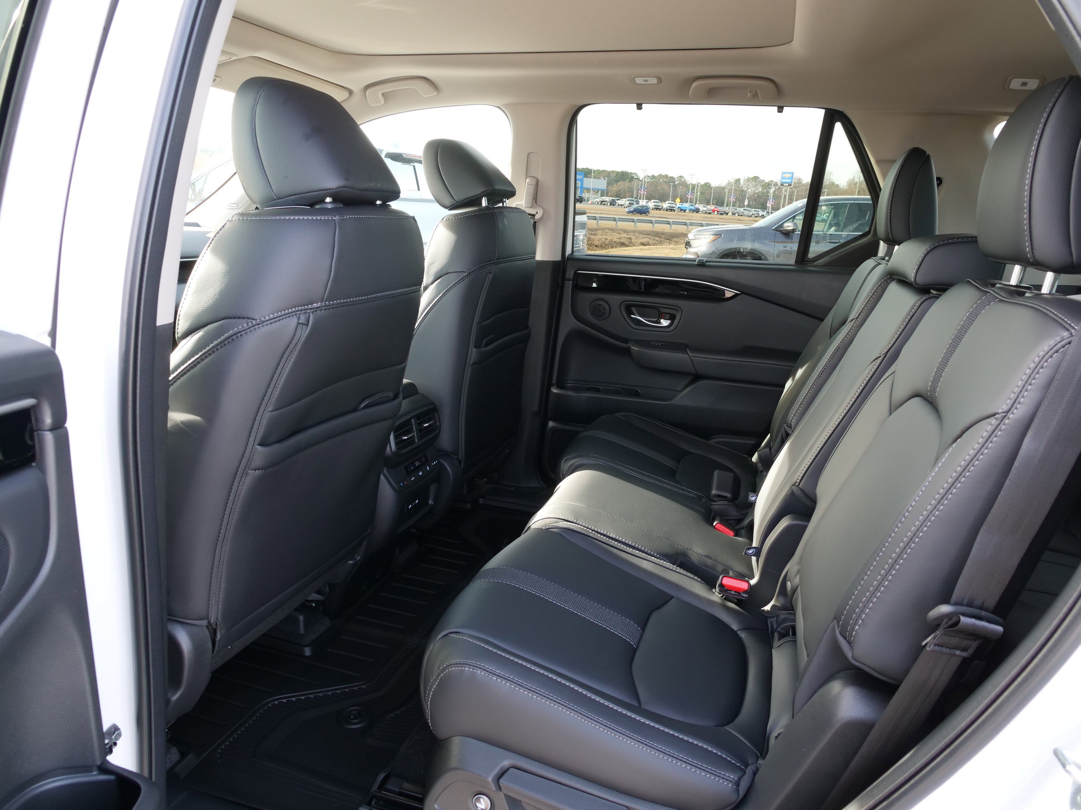 New 2025 Honda Pilot Touring image 16