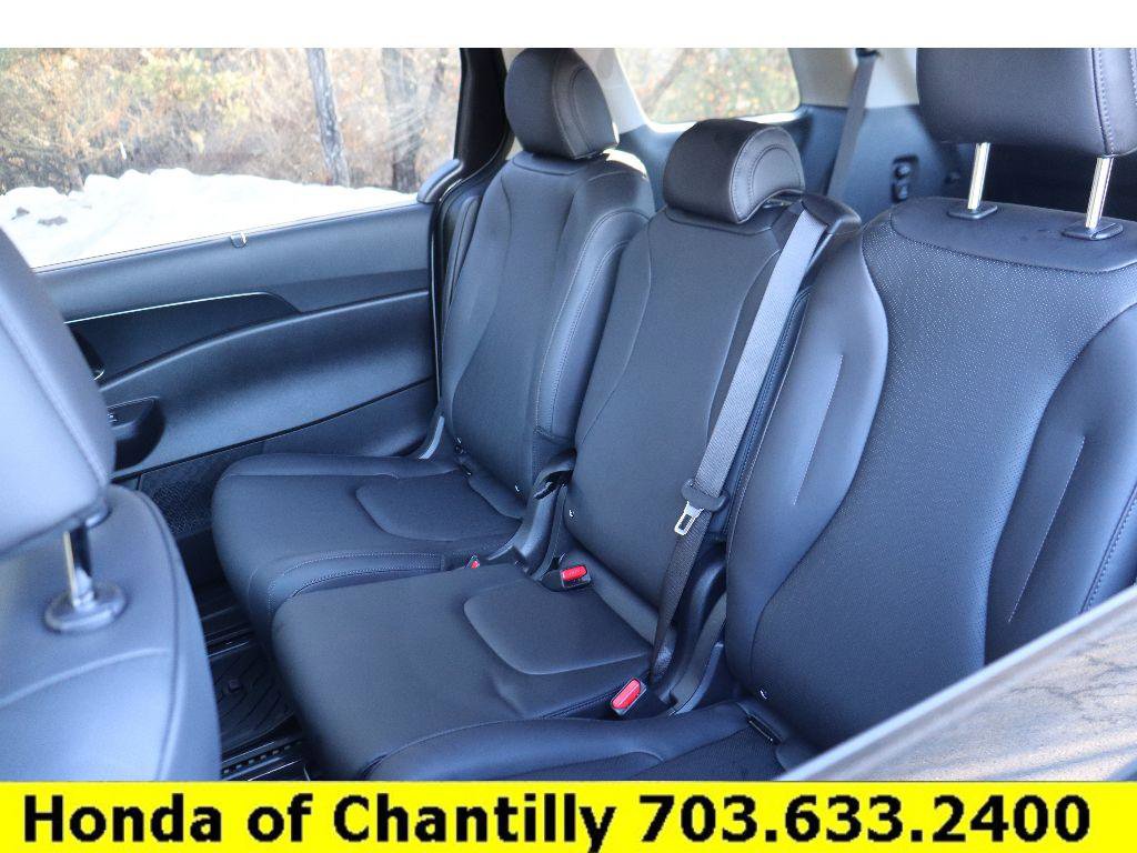 Used 2026 Kia Carnival SX w/ SX Dark Edition Package image 26