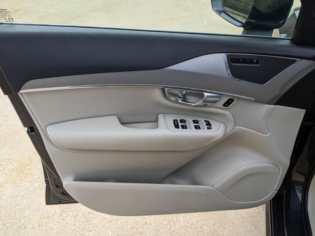 Used 2021 Volvo XC90 T5 Momentum w/ Advanced Package image 9