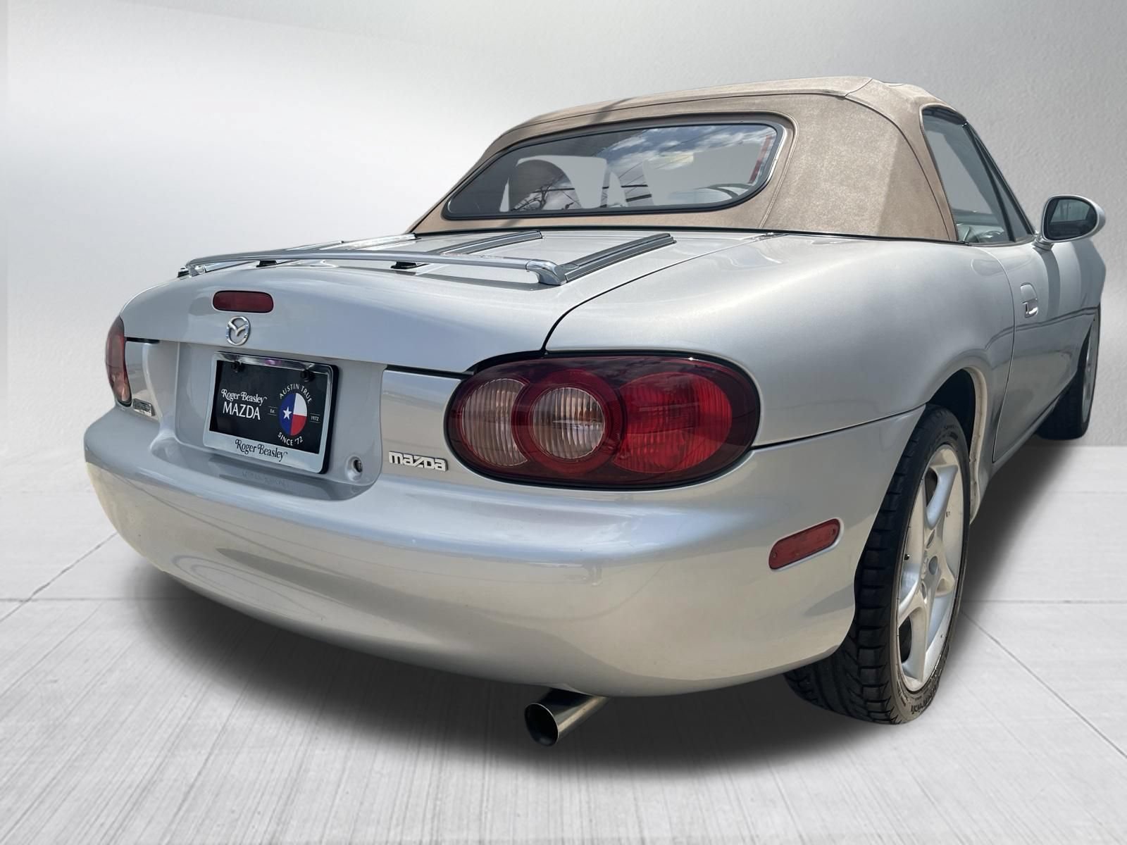 Used 2001 MAZDA MX-5 Miata RWD image 6