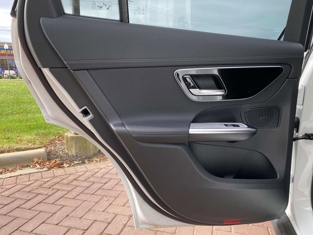 Certified 2025 Mercedes-Benz GLC 300 4MATIC image 17