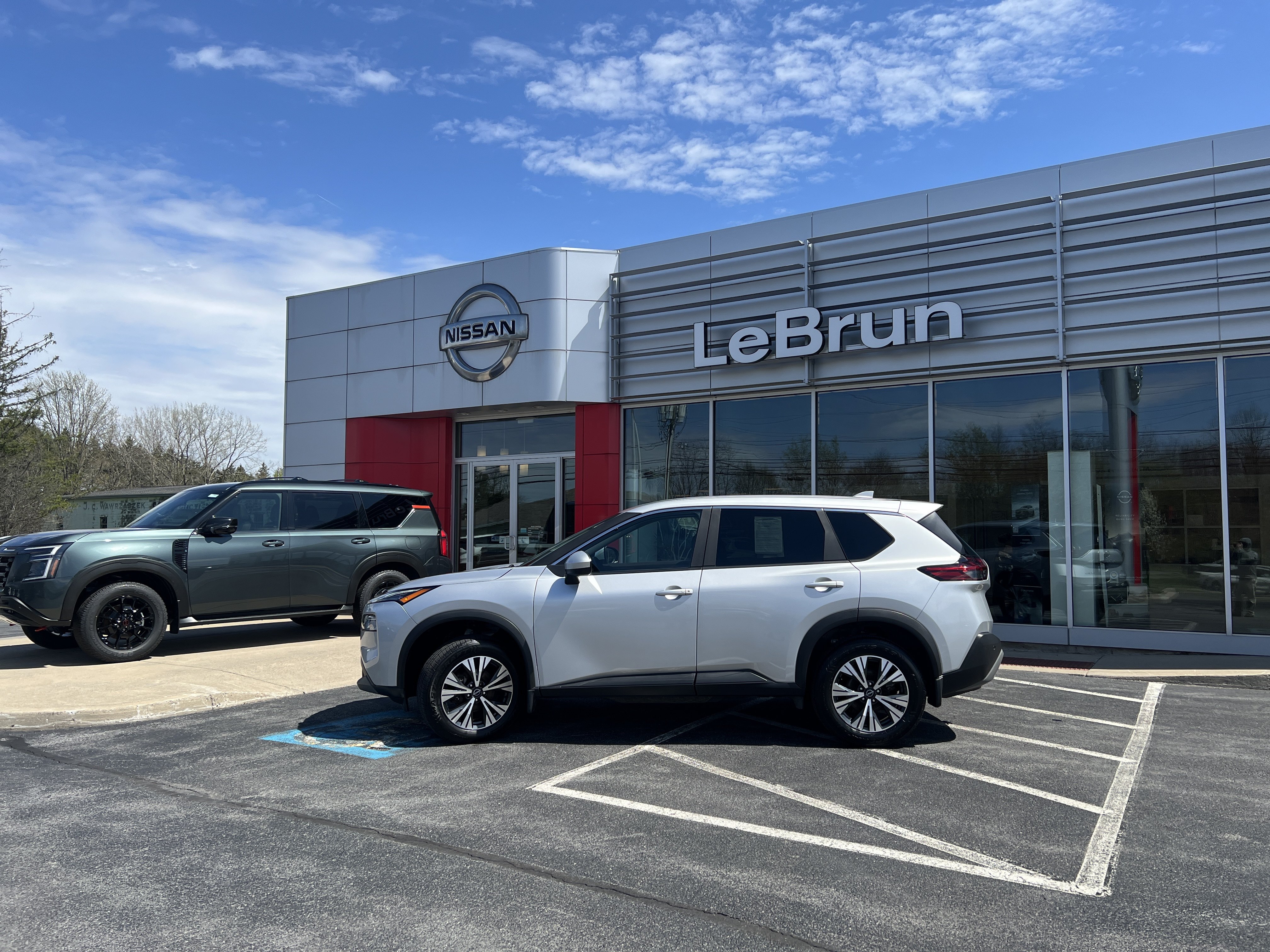 Used 2023 Nissan Rogue SV AWD/4WD image 2