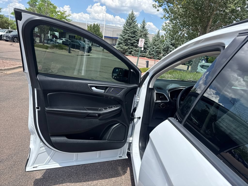 Certified 2023 Ford Edge SE w/ Black Appearance Package AWD/4WD image 12