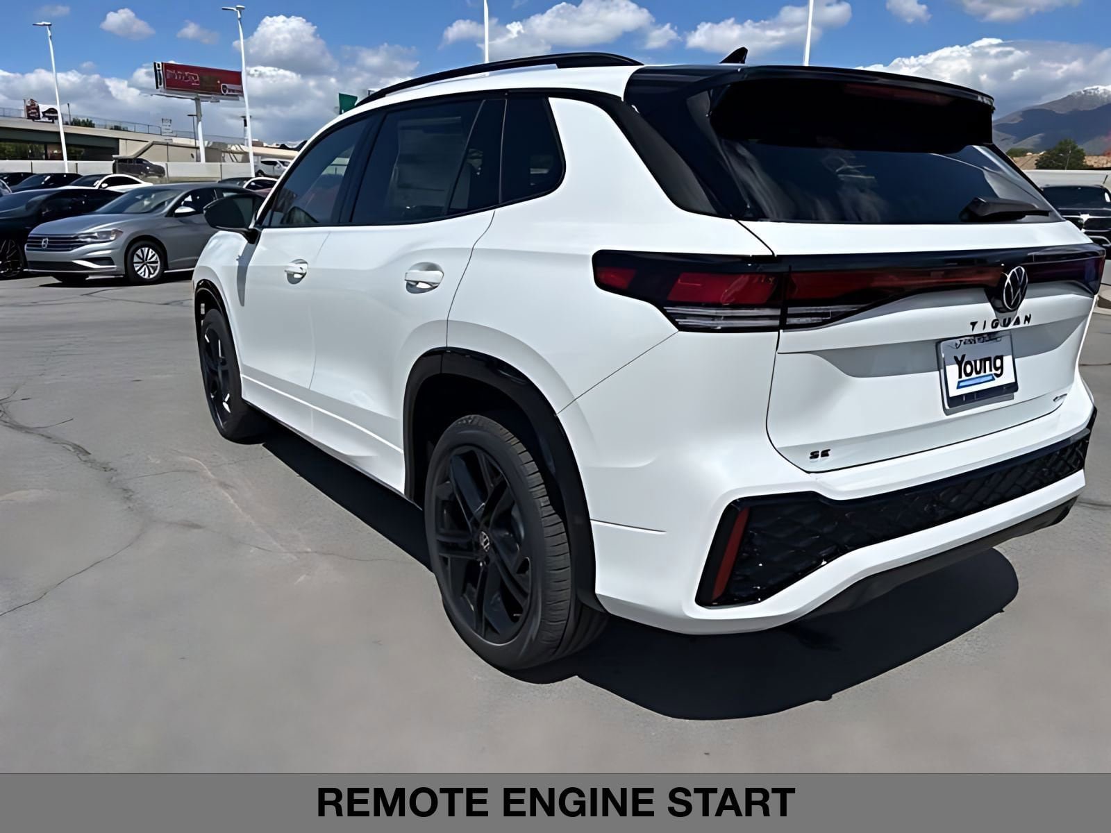 New 2026 Volkswagen Tiguan SE R-Line AWD/4WD image 5