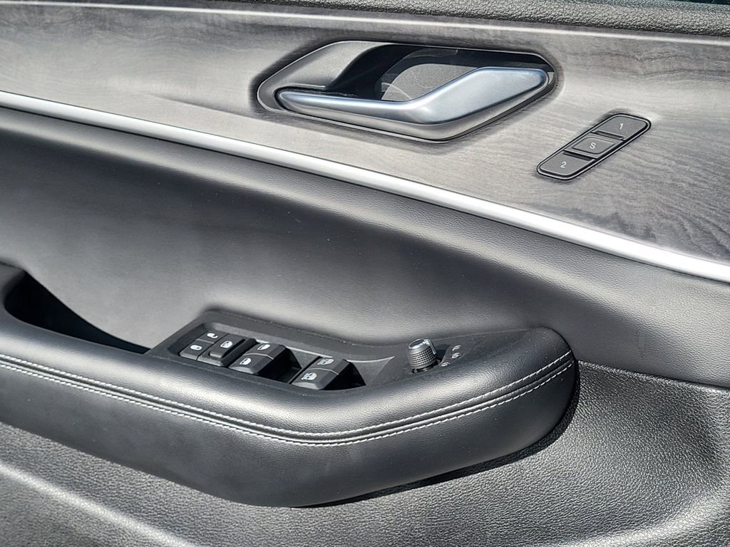 Used 2025 Jeep Grand Cherokee Limited w/ Luxury Tech Group II image 31