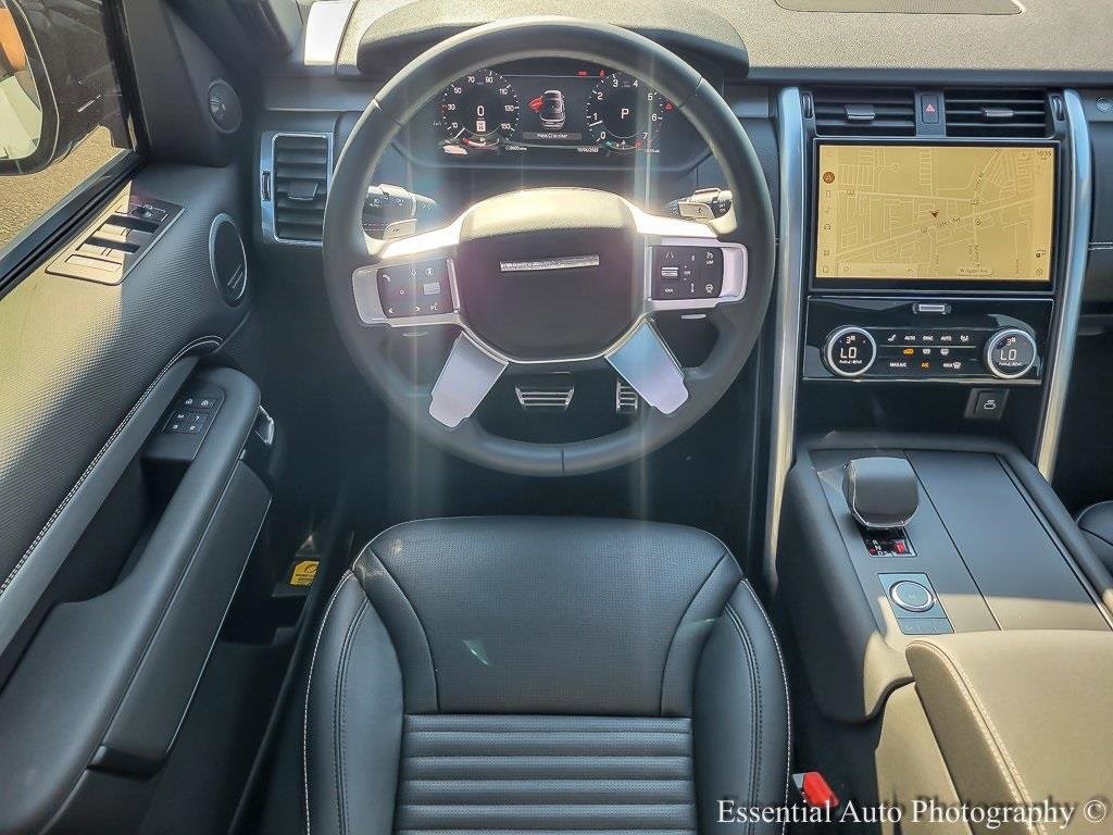 Used 2024 Land Rover Discovery Dynamic SE image 14