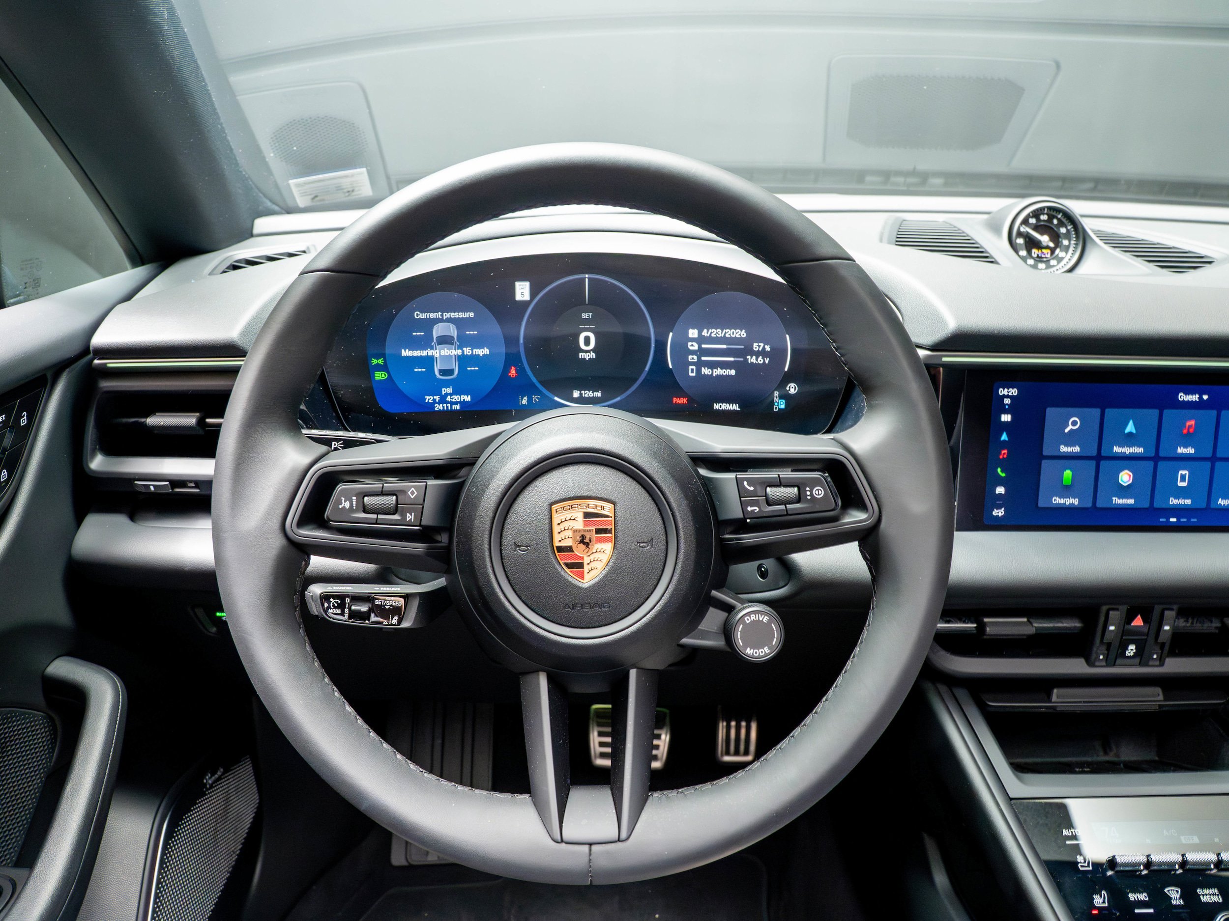 Certified 2025 Porsche Macan 4S Electric AWD/4WD image 19