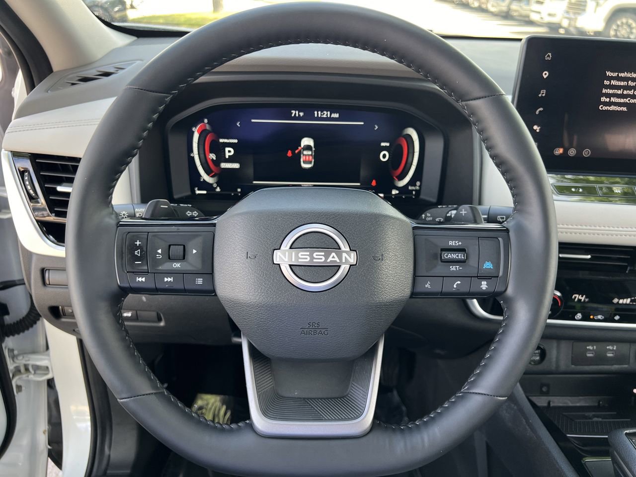 Certified 2025 Nissan Rogue SL FWD image 9