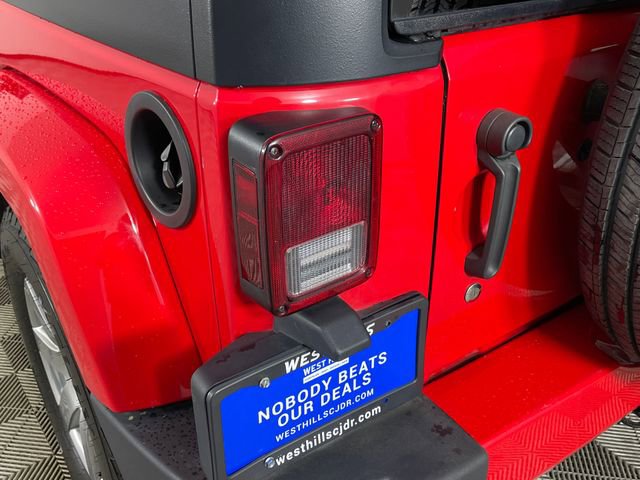 Used 2018 Jeep Wrangler Unlimited Sahara w/ Max Tow Package image 16