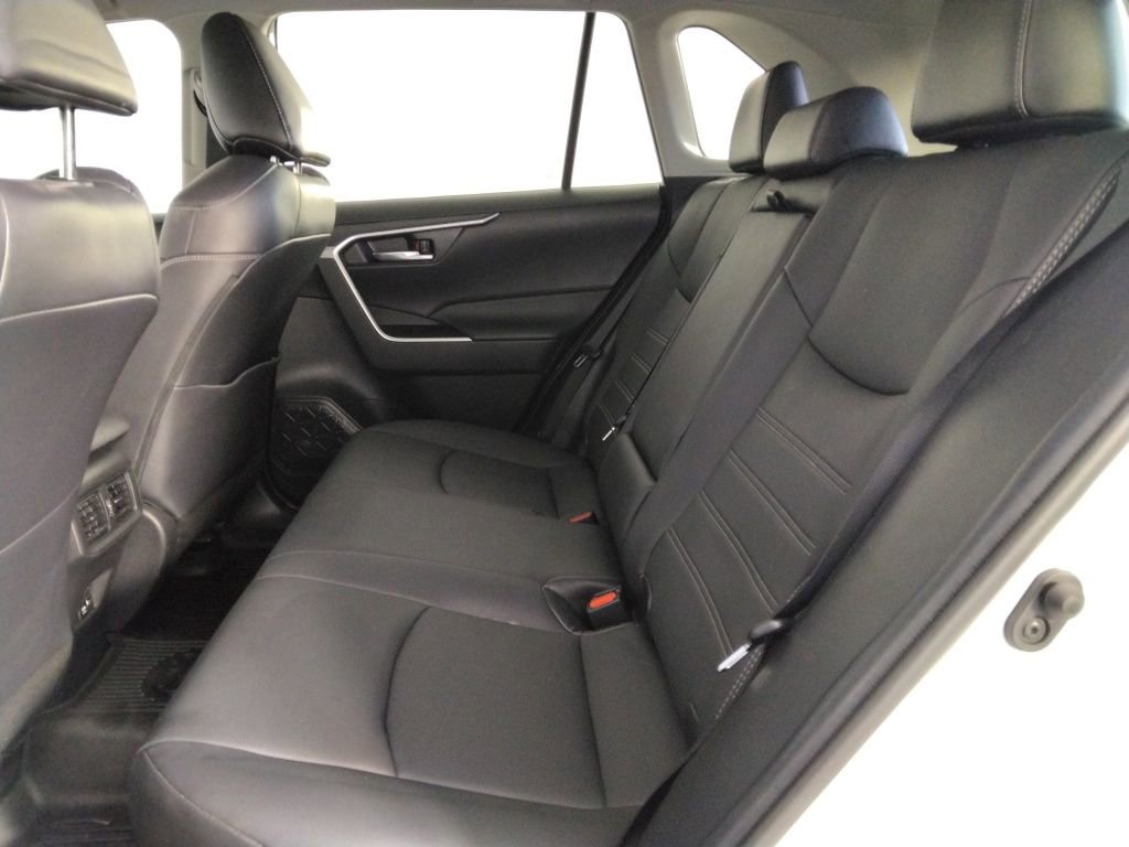 Used 2021 Toyota RAV4 XLE Premium image 31