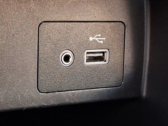 Used 2025 Nissan Versa SV FWD image 25