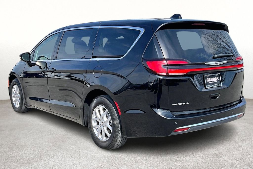 Used 2024 Chrysler Pacifica Touring-L image 16