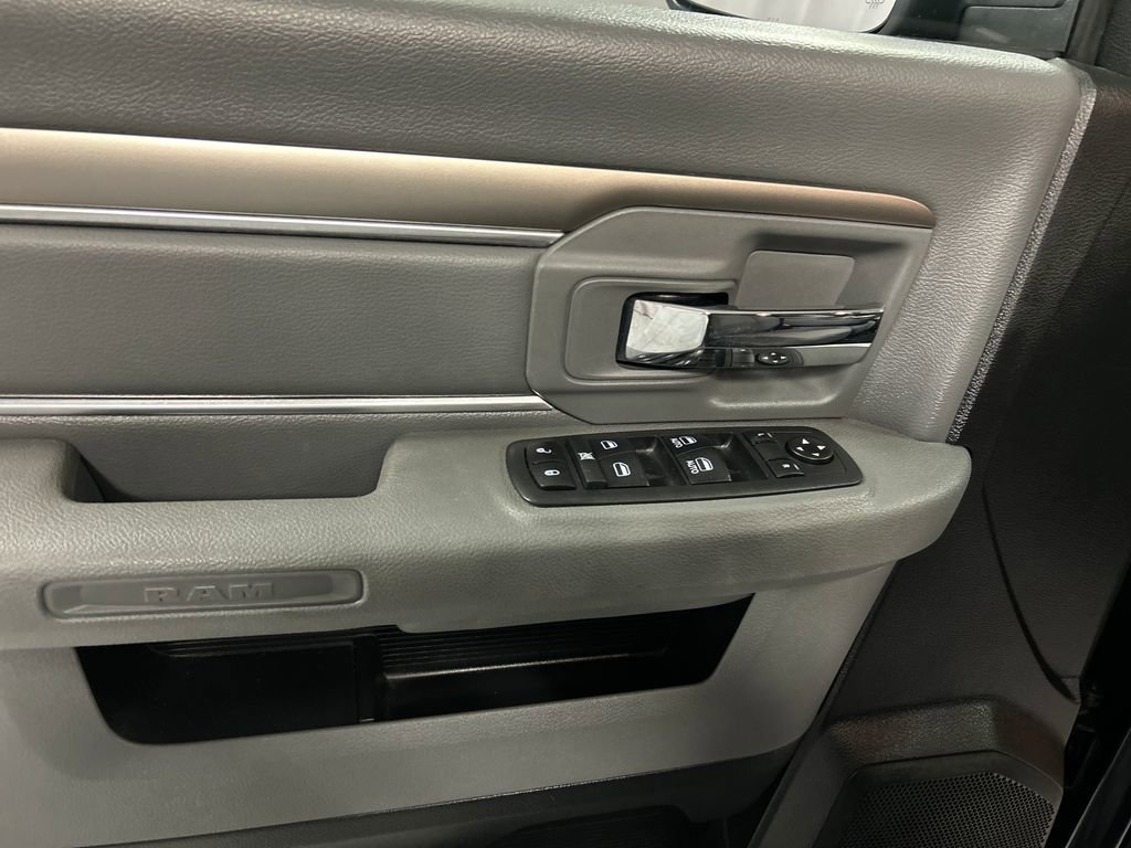 Used 2018 RAM 1500 Classic SLT image 13