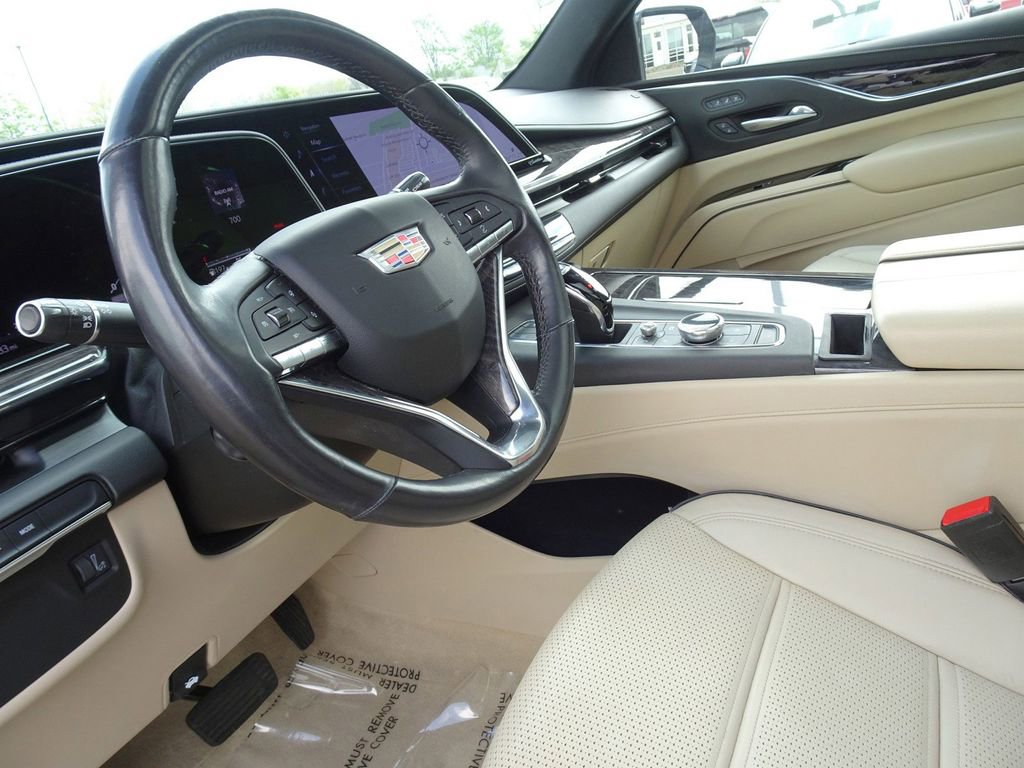 Used 2021 Cadillac Escalade ESV Premium Luxury AWD/4WD image 13