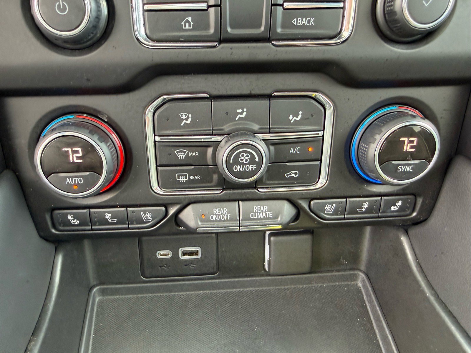 Used 2021 Chevrolet Suburban Premier w/ Premium Package AWD/4WD image 32