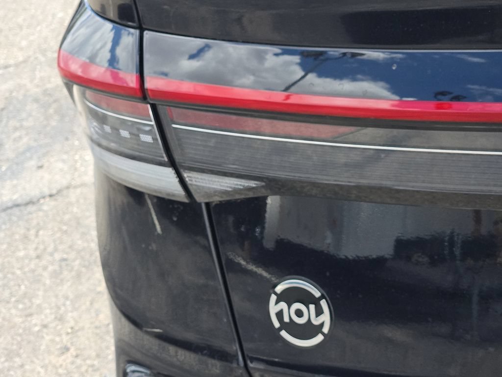 New 2026 Volkswagen Taos SE FWD image 9