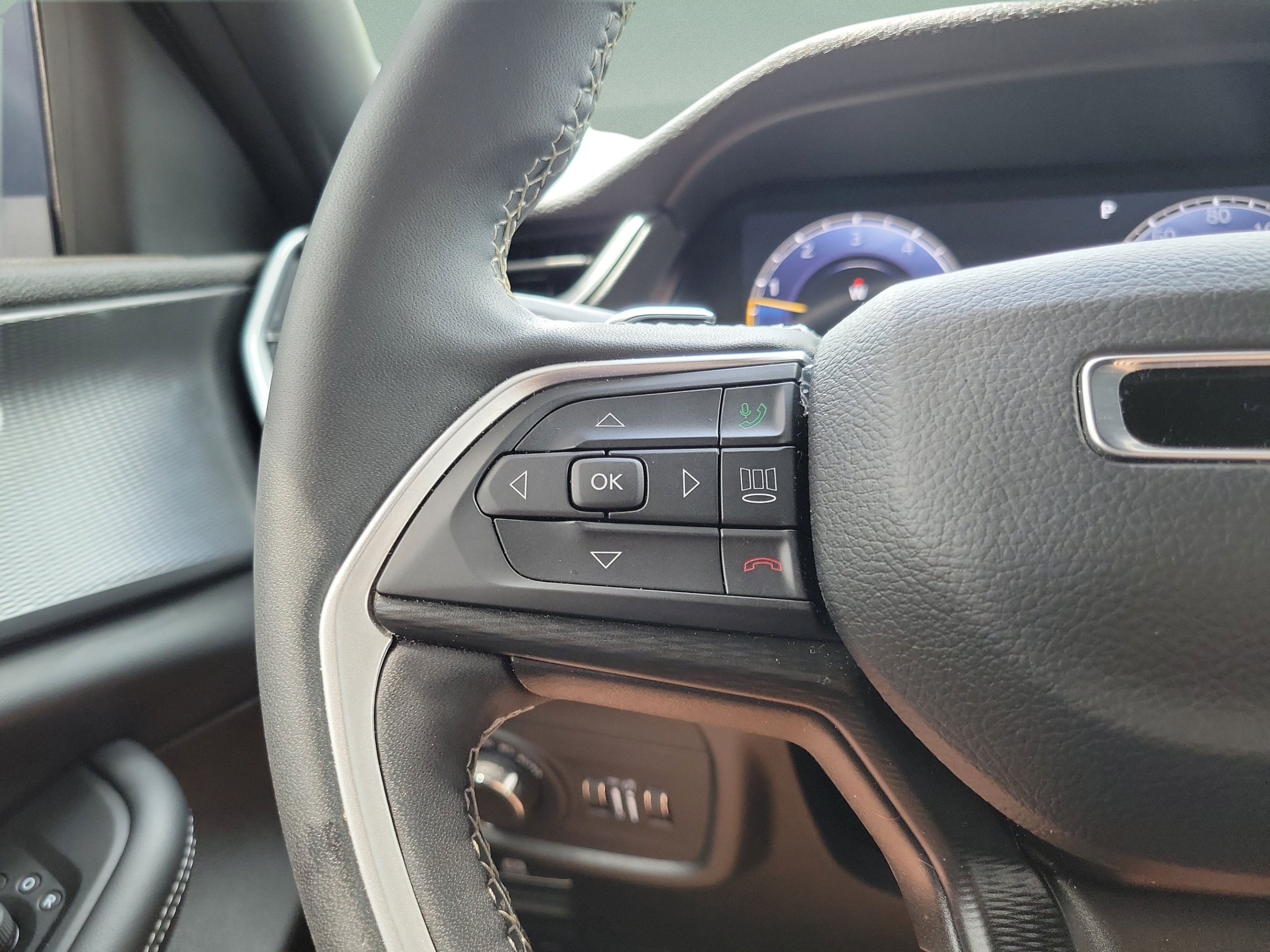 Used 2025 Jeep Grand Cherokee Laredo X RWD image 21