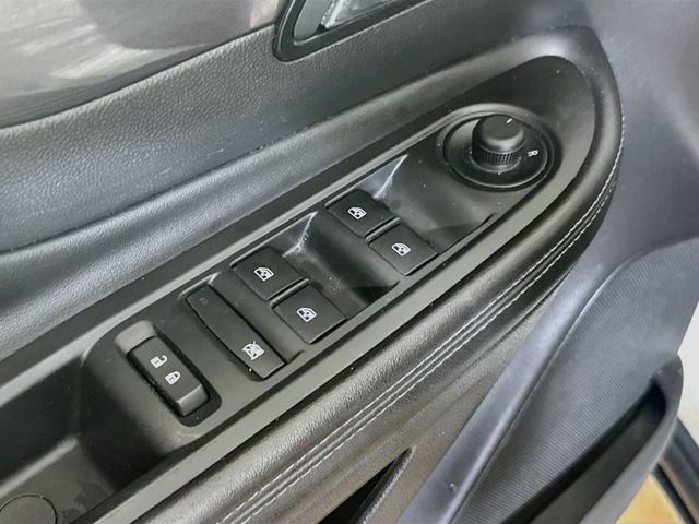 Used 2019 Buick Encore Sport Touring FWD image 7