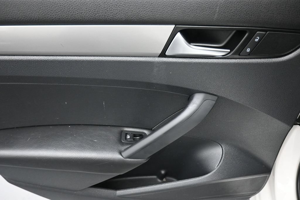 Used 2012 Volkswagen Passat 2.5 S FWD image 26